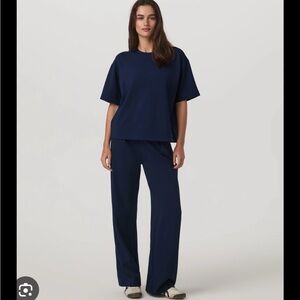 NWT Vuori Maven WideLeg Pants, navy blue coast S